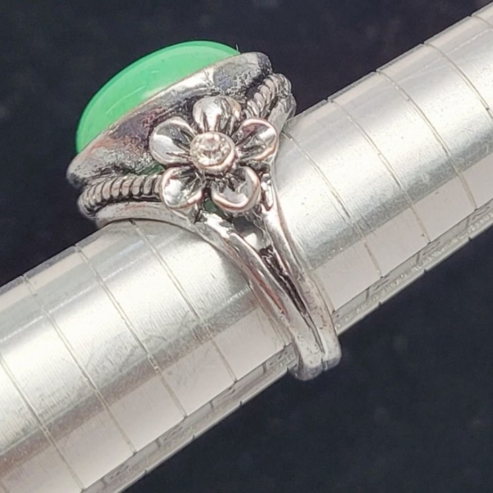 Green Stone Fashion Ring size 7